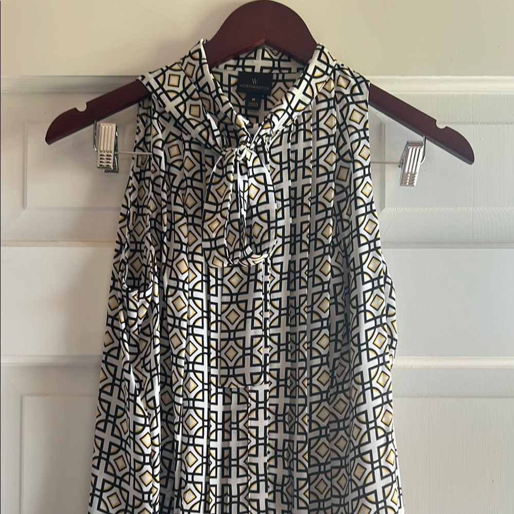 Geometric Patterned Sleeveless Blouse